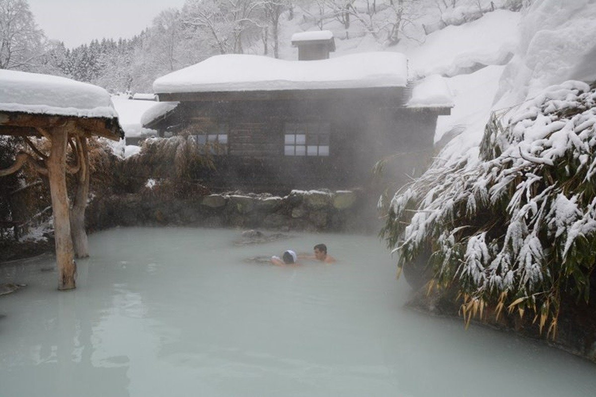 混浴露天風呂は女性でも入りやすい 白濁の湯