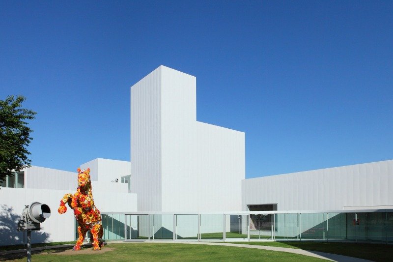 「十和田市現代美術館」