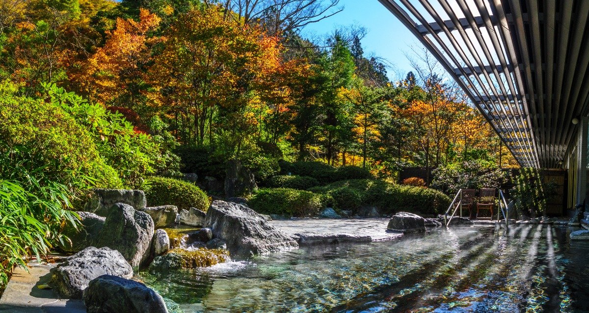 新緑、紅葉、雪景色……日本の四季を感じられる露天風呂    
