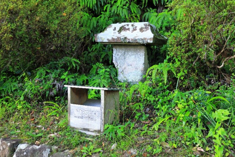 伏拝王子社跡の石祠（せきし）