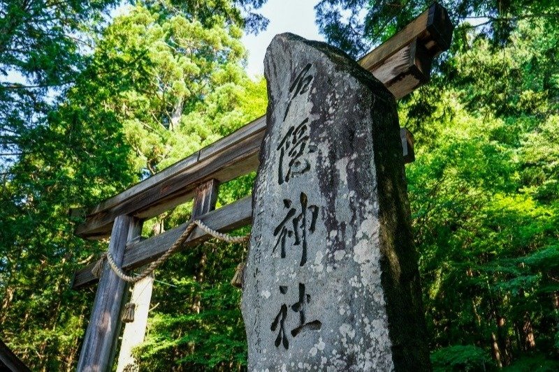 宝光社の鳥居。ここから戸隠古道の神道（かんみち）が始まります