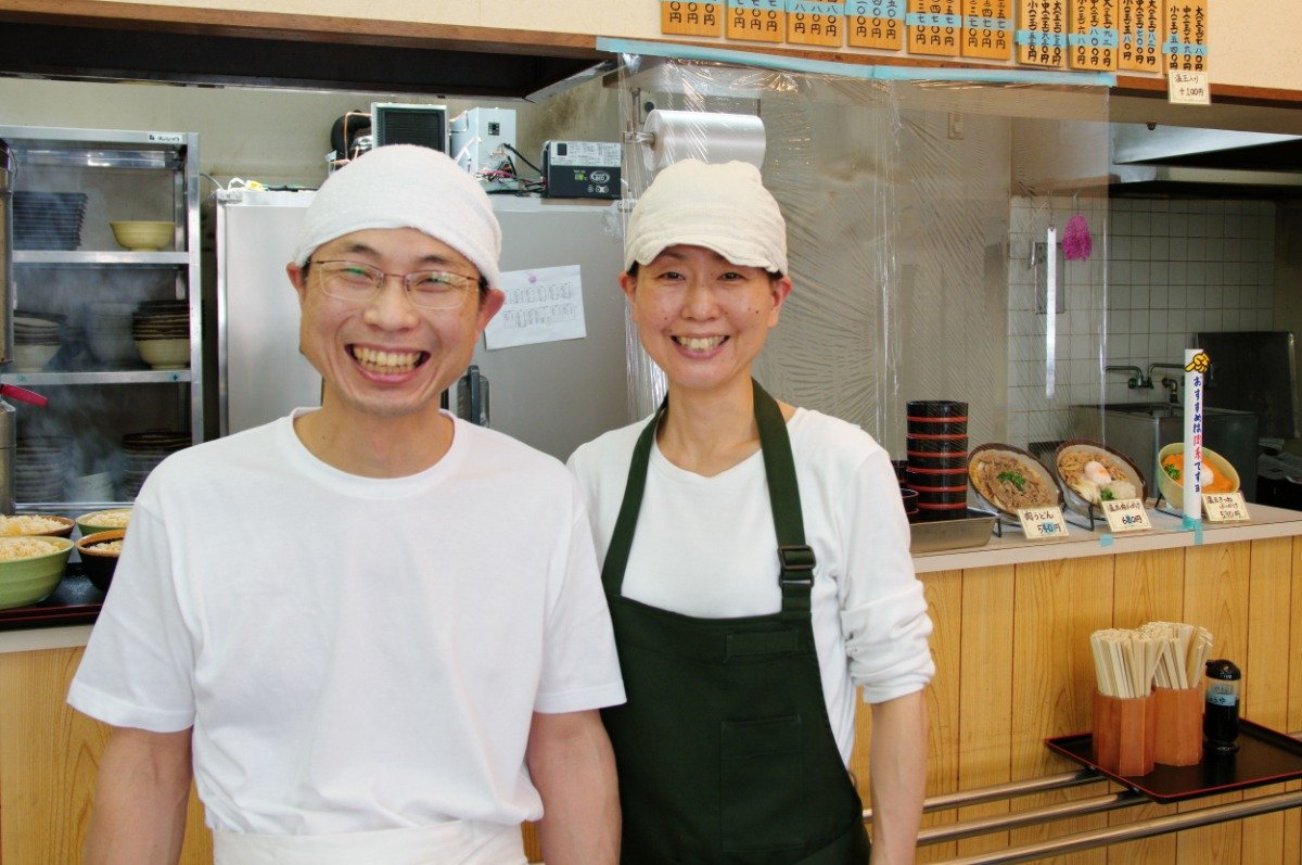 植田郁生さん、正枝さん夫妻が店を切り盛り