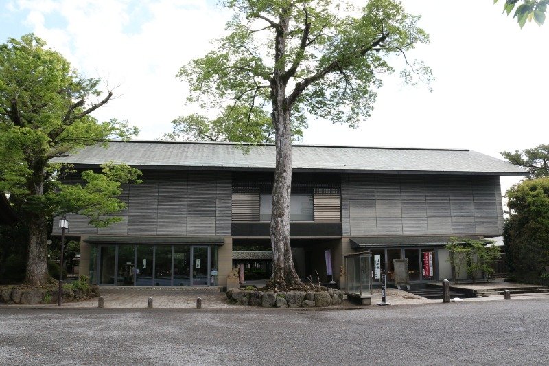 宝物館にはミュージアムショップを併設