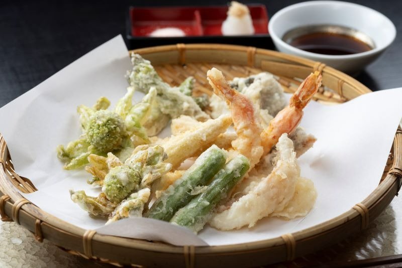 お店自慢の天ぷら盛り合わせ