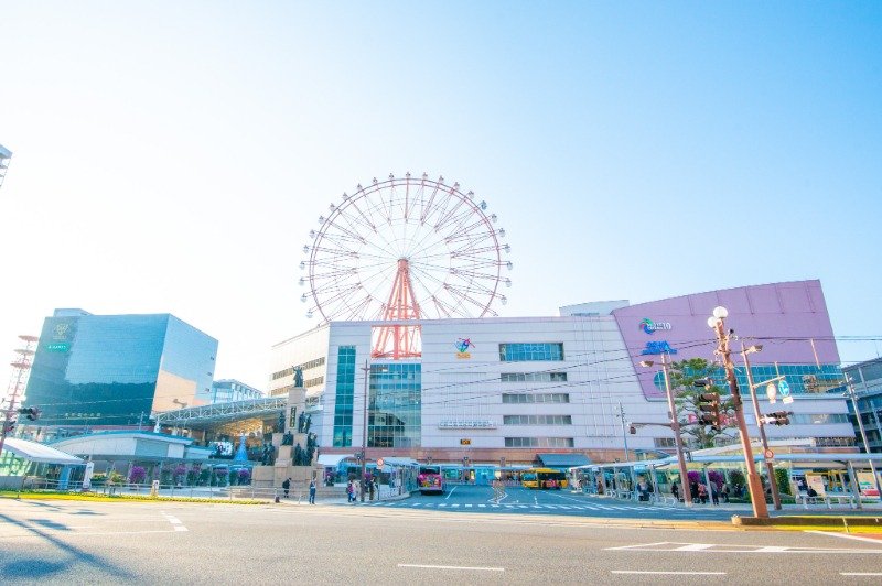 「アミュプラザ鹿児島」屋上の大観覧車が目印