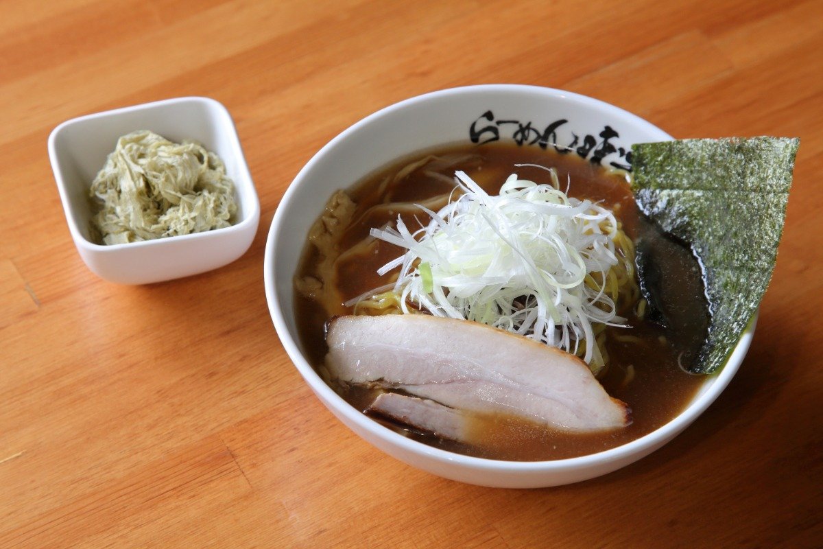 「焼き醤油らーめん」1000円、「とろろ昆布」120円