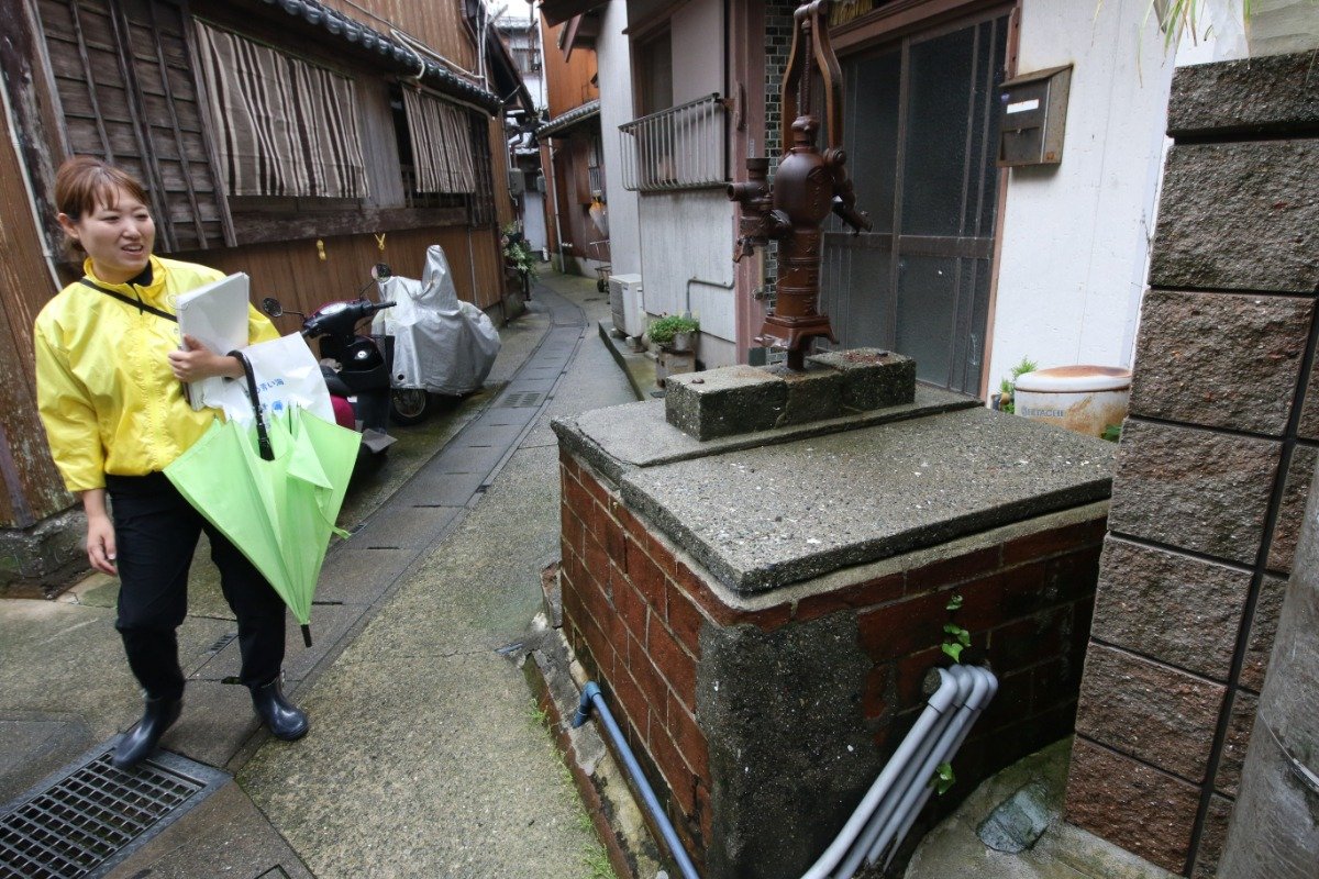 かつて使われていた井戸。今は本土から海底送水管で水が運ばれます