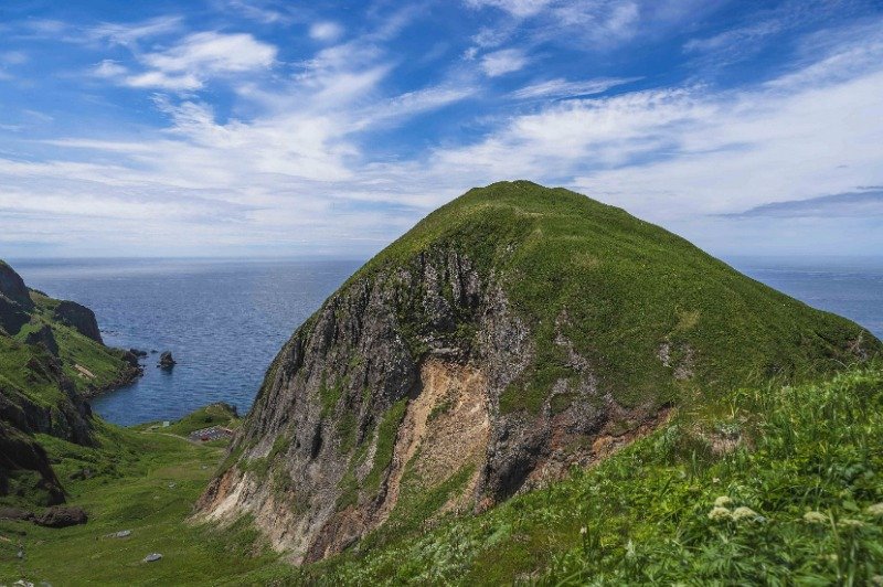 ダイナミックな名所のひとつ「桃岩（ももいわ）」