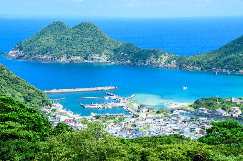 青い海に囲まれた屋久島