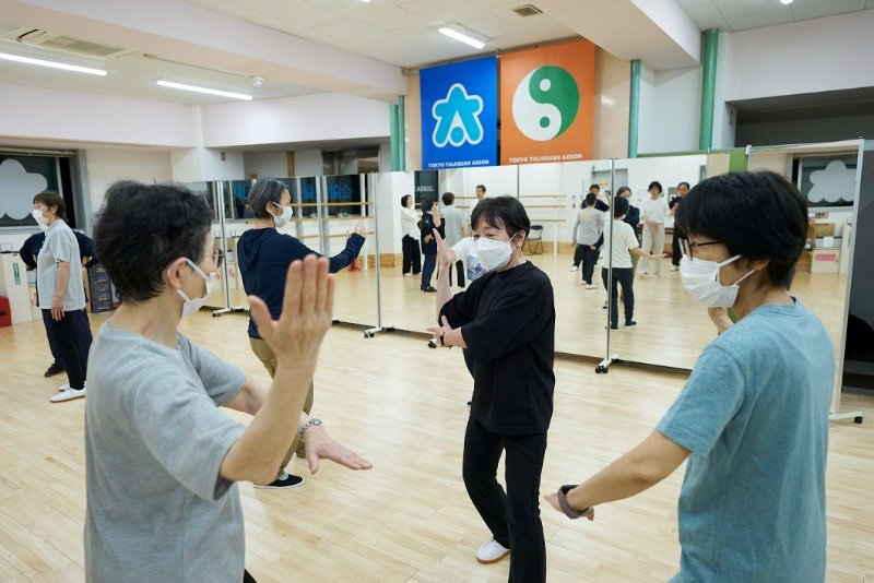 分からないところは受講者同士で教え合うことも