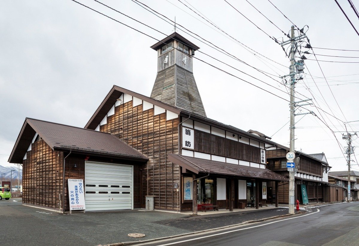 町家が続く鉈屋町界隈。消防のための番屋の望楼が印象的