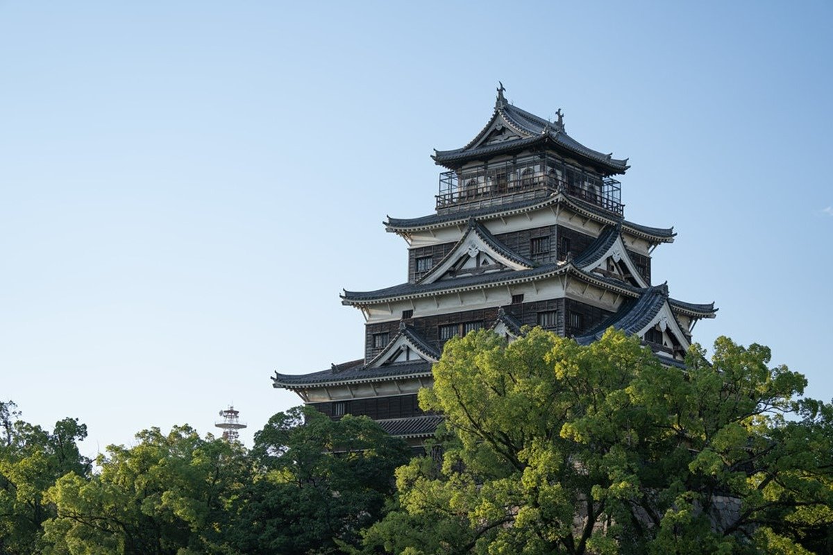 第一層から第五層目まで、広島の歴史を紹介する資料や刀、鎧などの文化財を展示