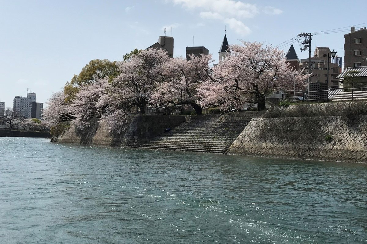 大雁木は、広島市を流れる河川の岸に多数見られる階段状の構造物