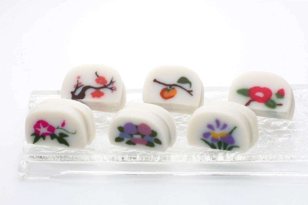 季節ごとの花かまぼこ（梅・あやめ・紫陽花・朝顔・柿・さざんか）