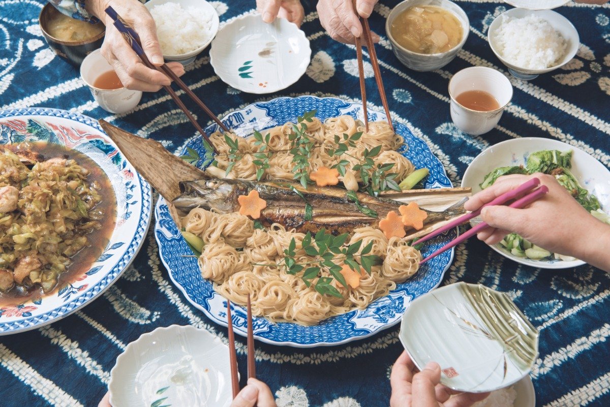 焼鯖そうめんはハレの食。田植え後の慰労会では家族みなで味わいました