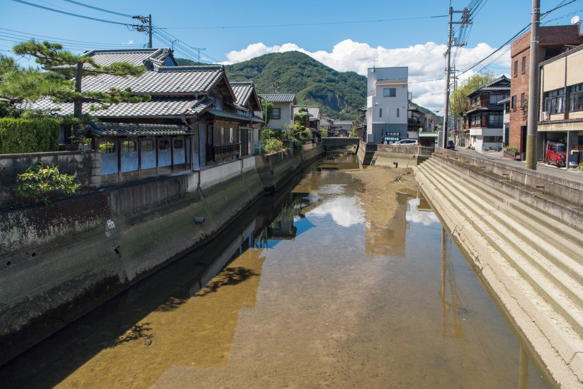 旧森川家住宅の対岸には、塩田から港まで塩を運んだ舟の係留所があったそう