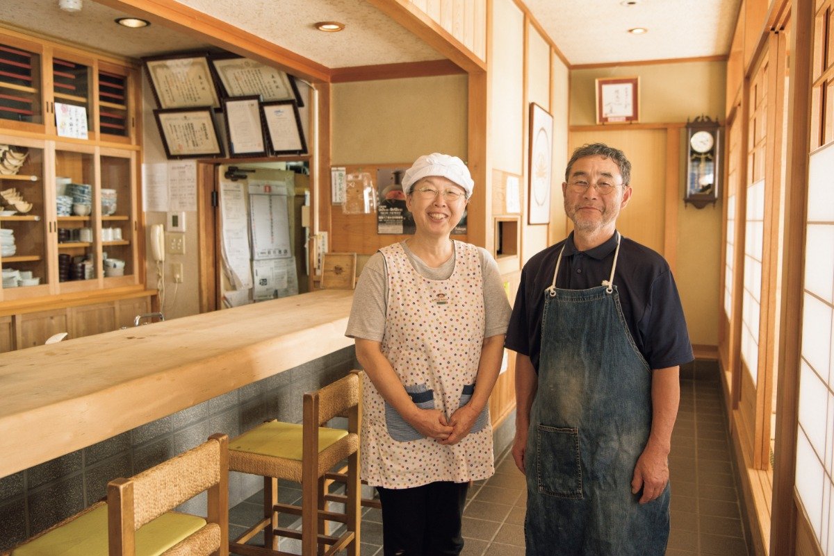 隆美さんと奥様の昌子さん。お二人の温かい接客も魅力