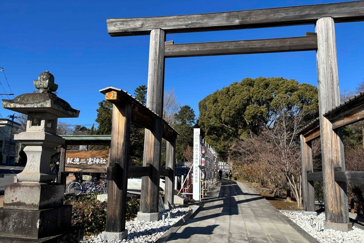 創建は1894（明治27）年。神明造の拝殿は1909（明治42）年の改築