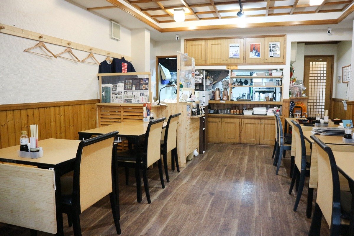 長浜では稀少な夜営業の店でもあり、地酒も豊富