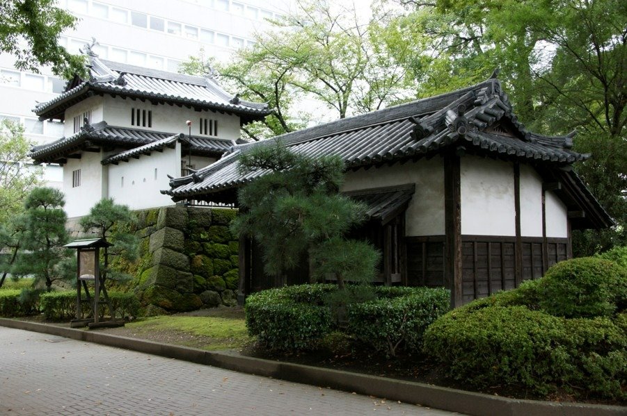乾櫓は武器や食料の収蔵庫で、県内に現存する唯一の城郭建築