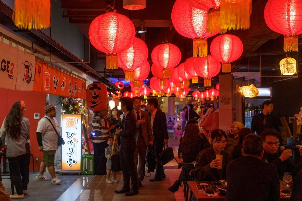 夜だけでなく“昼飲み”できるのも魅力のひとつ