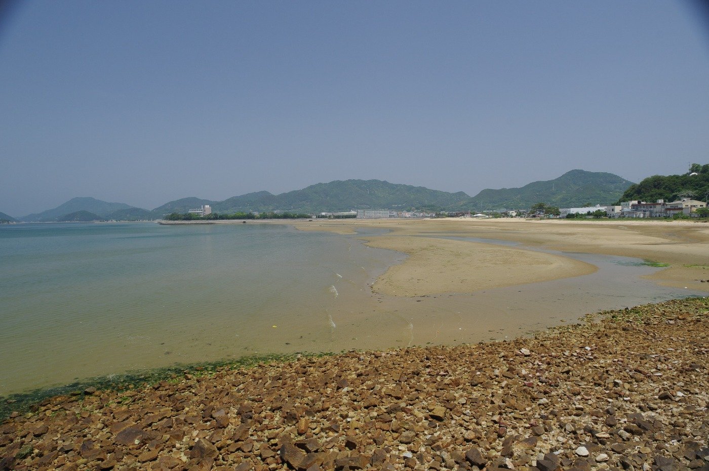「日本のウユニ塩湖」ともいわれる父母ヶ浜
