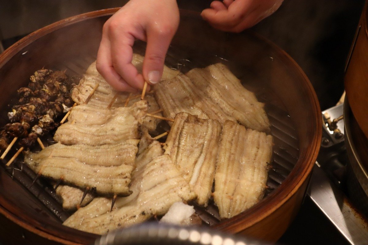 串から抜けてしまいそうなほど柔らかい白焼き