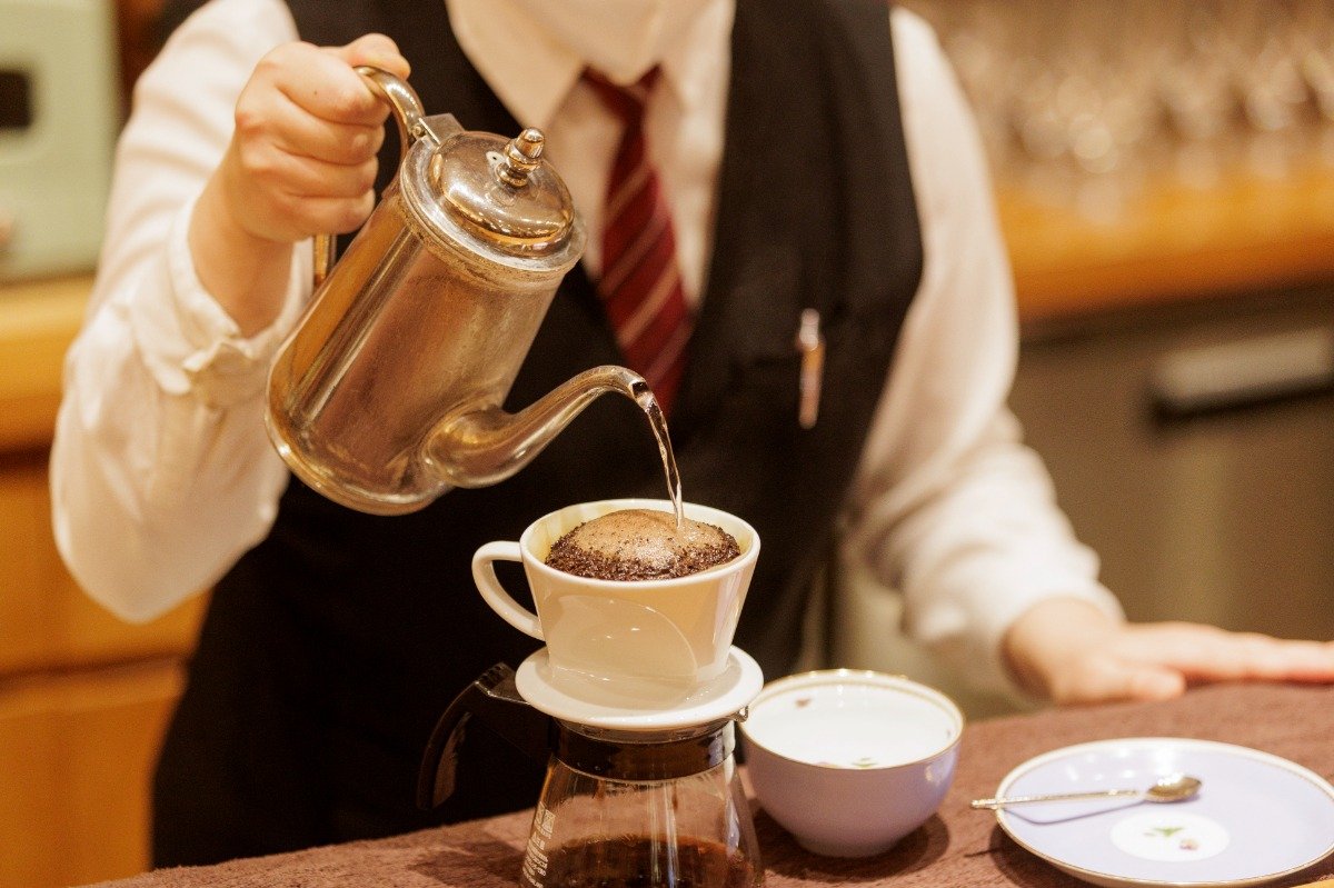 お湯を注ぐとふわっとコーヒーの香りが立ち上がる