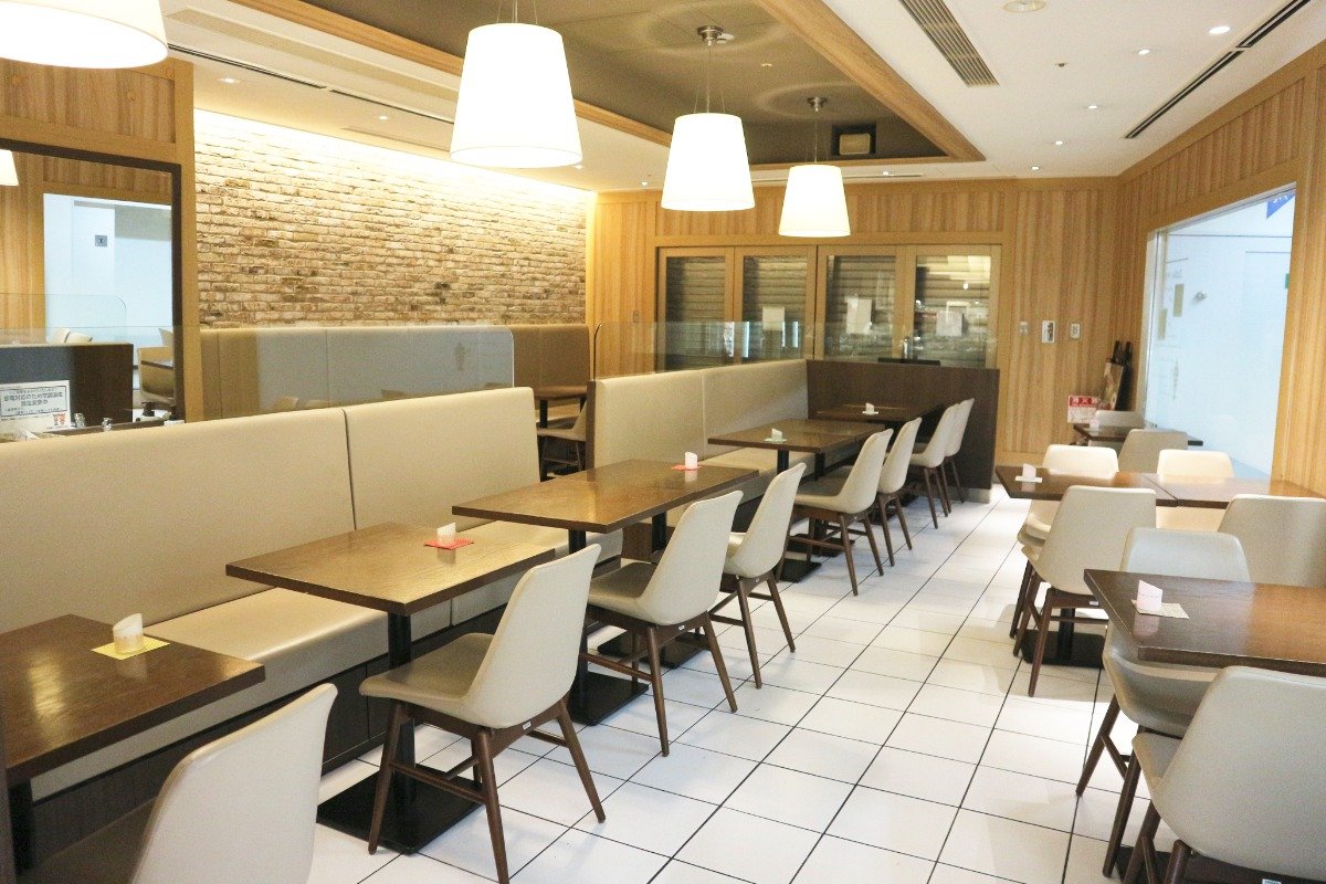 ゆっくり過ごせる落ち着いた店内