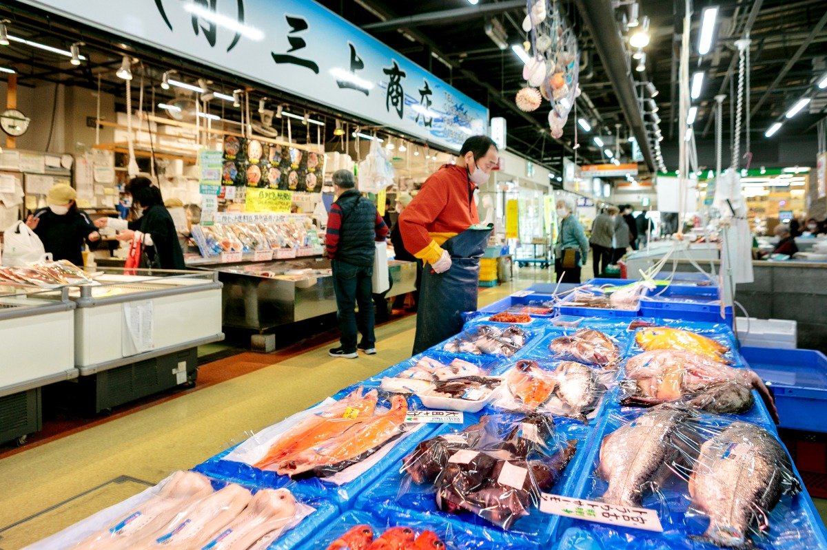 新鮮な宮古の魚が並びます