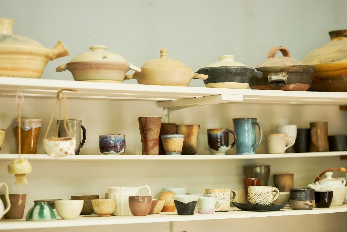 生徒さんたちの作品。色も形も多彩で個性豊かです