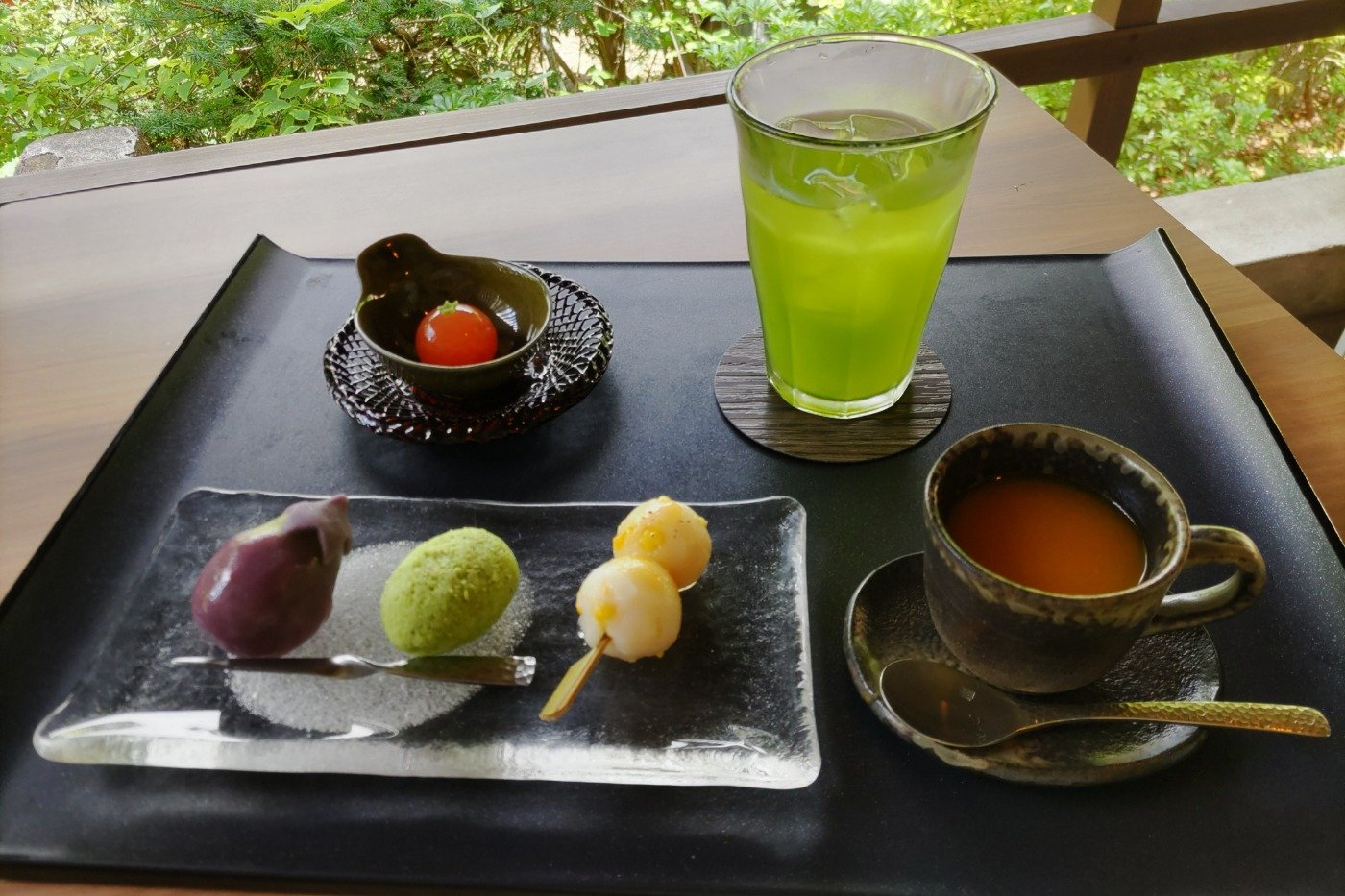 上生菓子と季節の和菓子、飲み物がセットの「和カフェセット」1590円