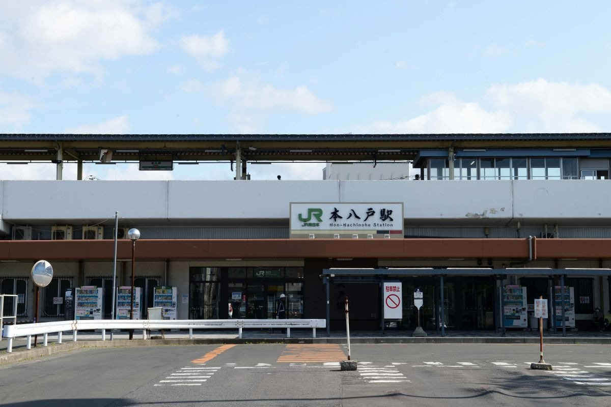 地元住民は「ほんぱち」と呼ぶ駅