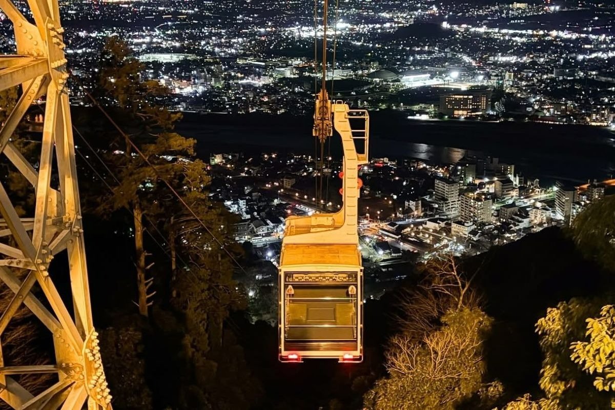 眼下に広がる夜景にうっとりさせられます