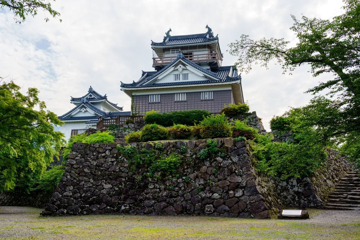 春は桜の名所としても知られる越前大野城