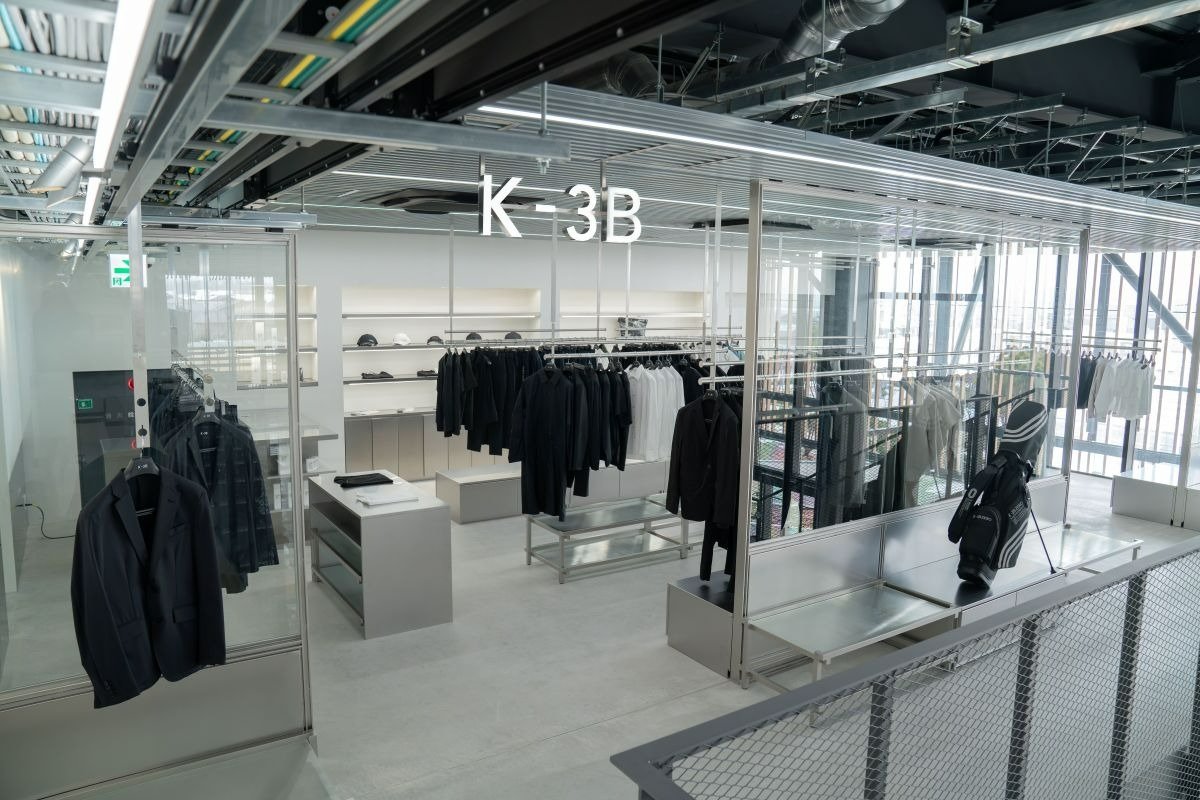 カジナイロン社の最新機能素材を使用した「K-3B」