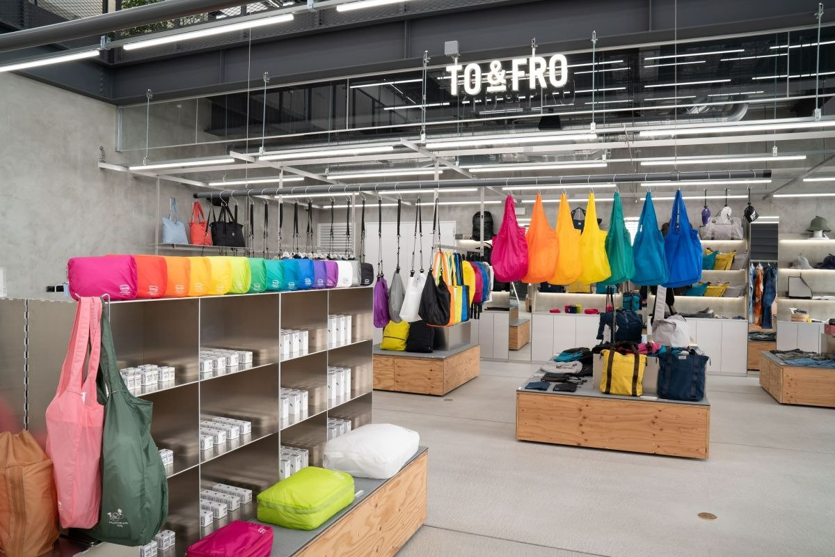 トラベル用品をはじめとした軽くて丈夫な商品が揃う「TO&FRO」