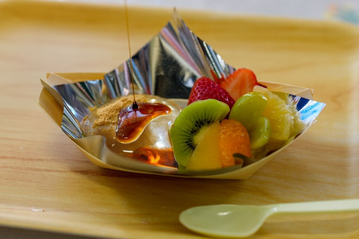 ぷるんぷるんの食感がたまらない「食べる名水餅」