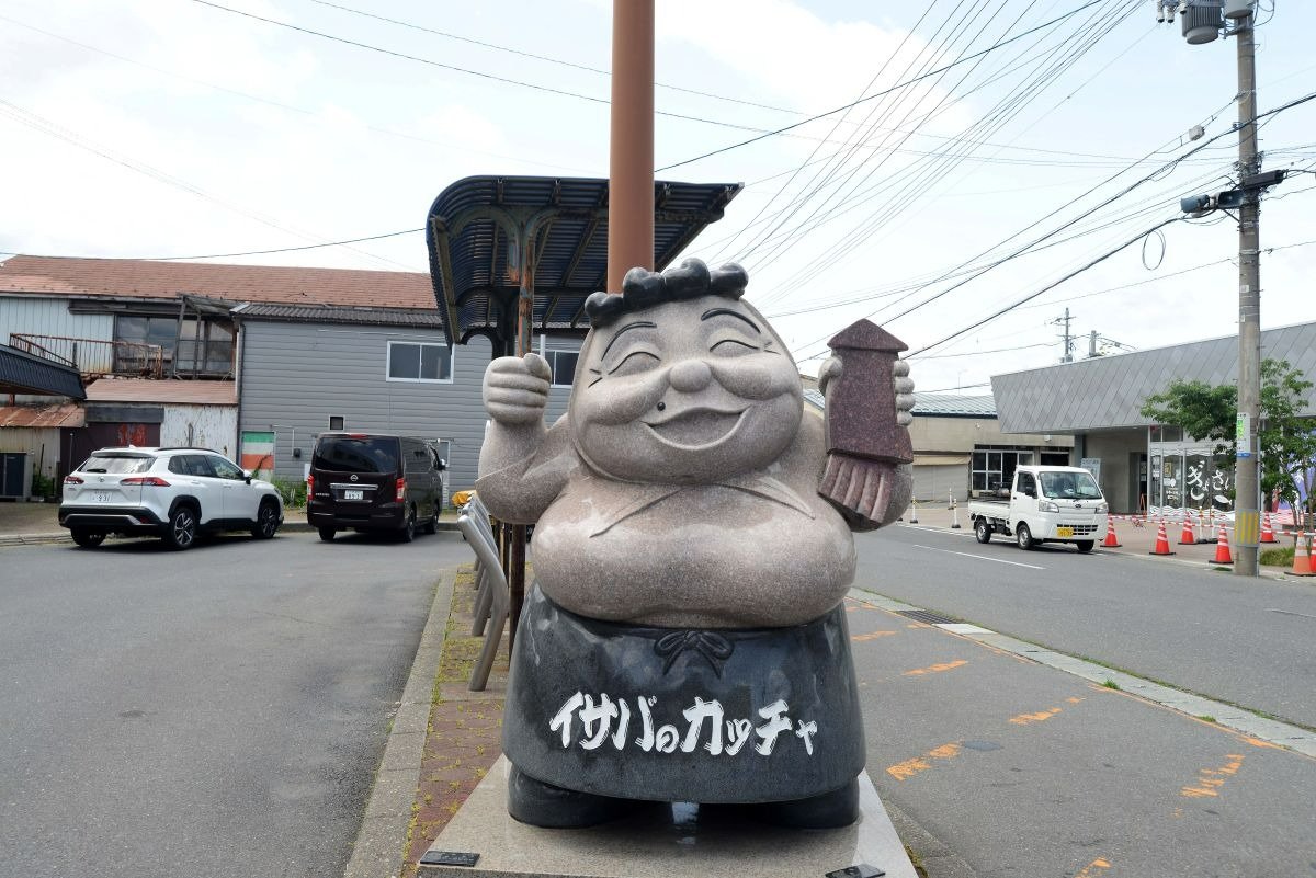 「イサバのカッチャ」とは「魚売りのお母さん」という意味