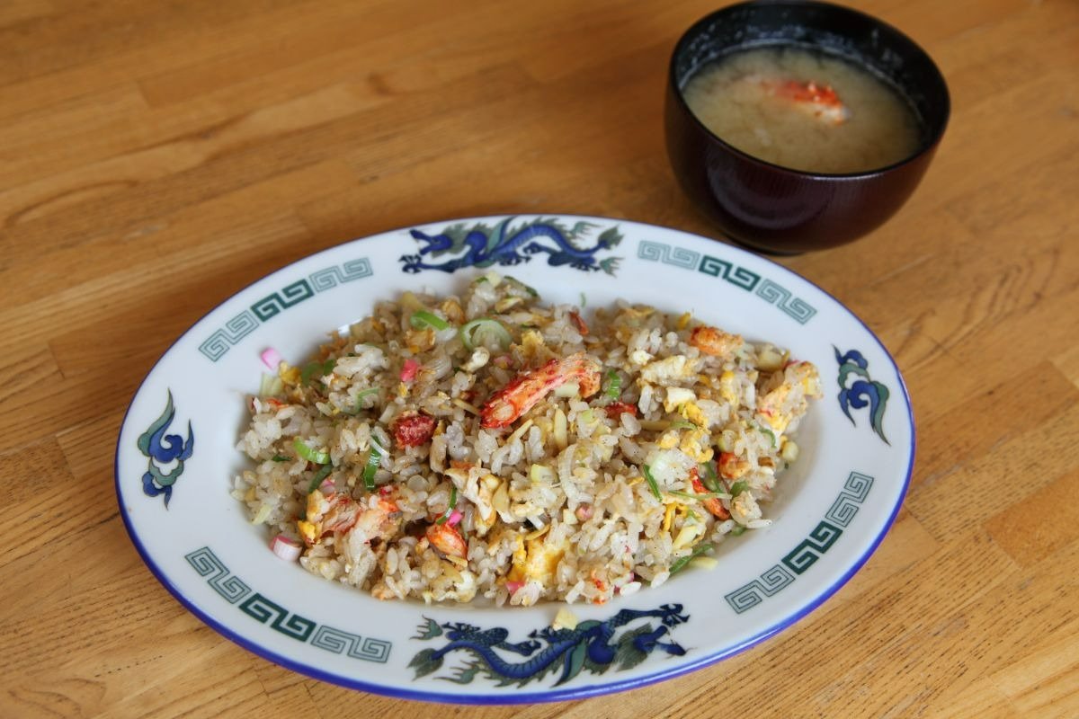 花咲ガニの旨みが詰まった「かにチャーハン」