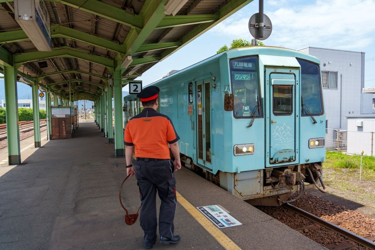 駅員さんが手に持っている「通票」に注目