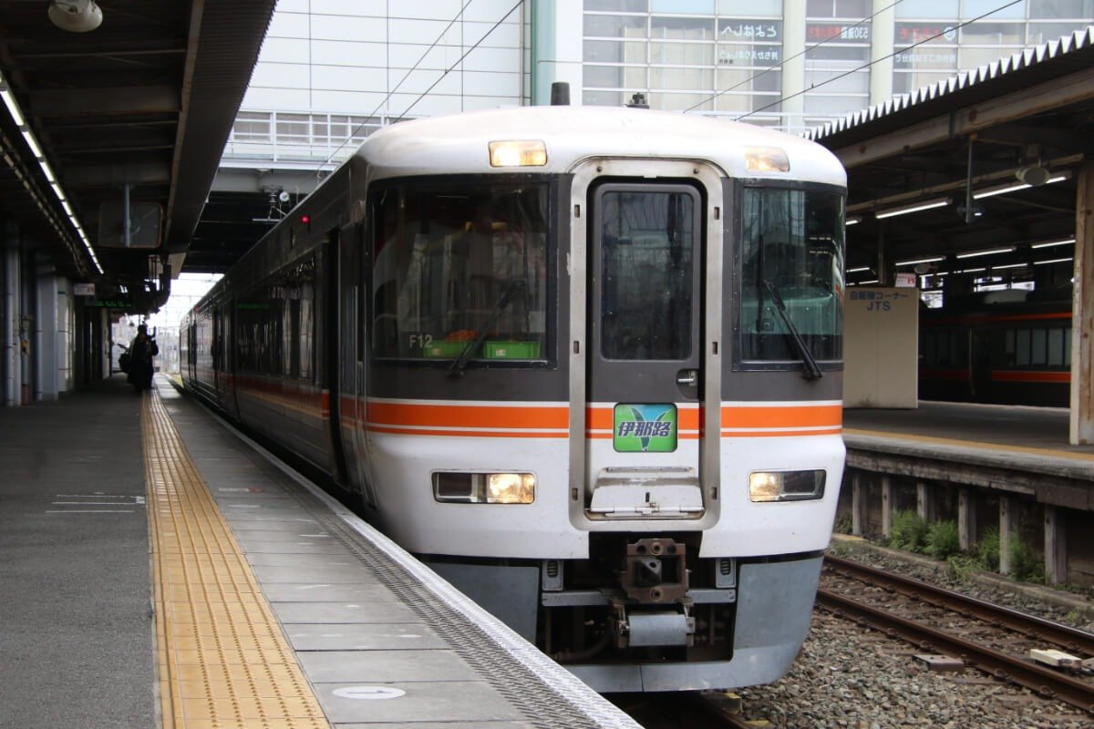 秘境駅めぐりに最適な特急「伊那路」