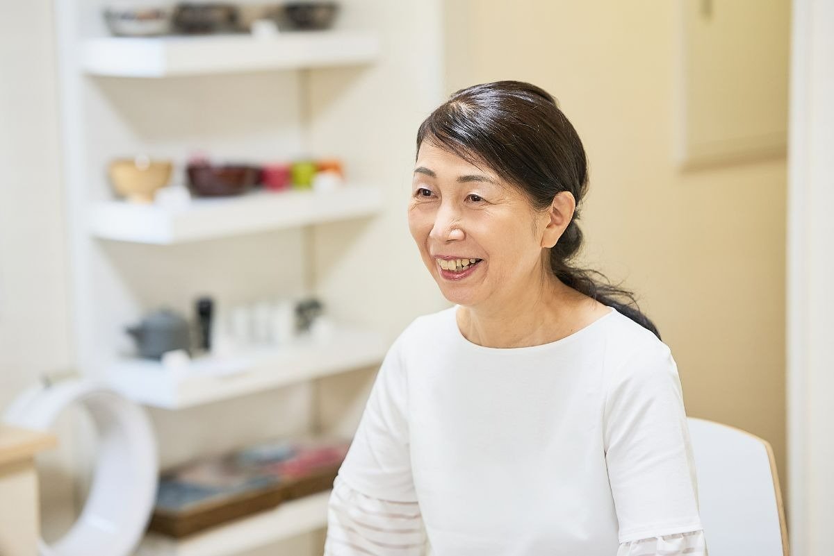 「テーブル茶道は、服装は自由なんですよ」と神林さん