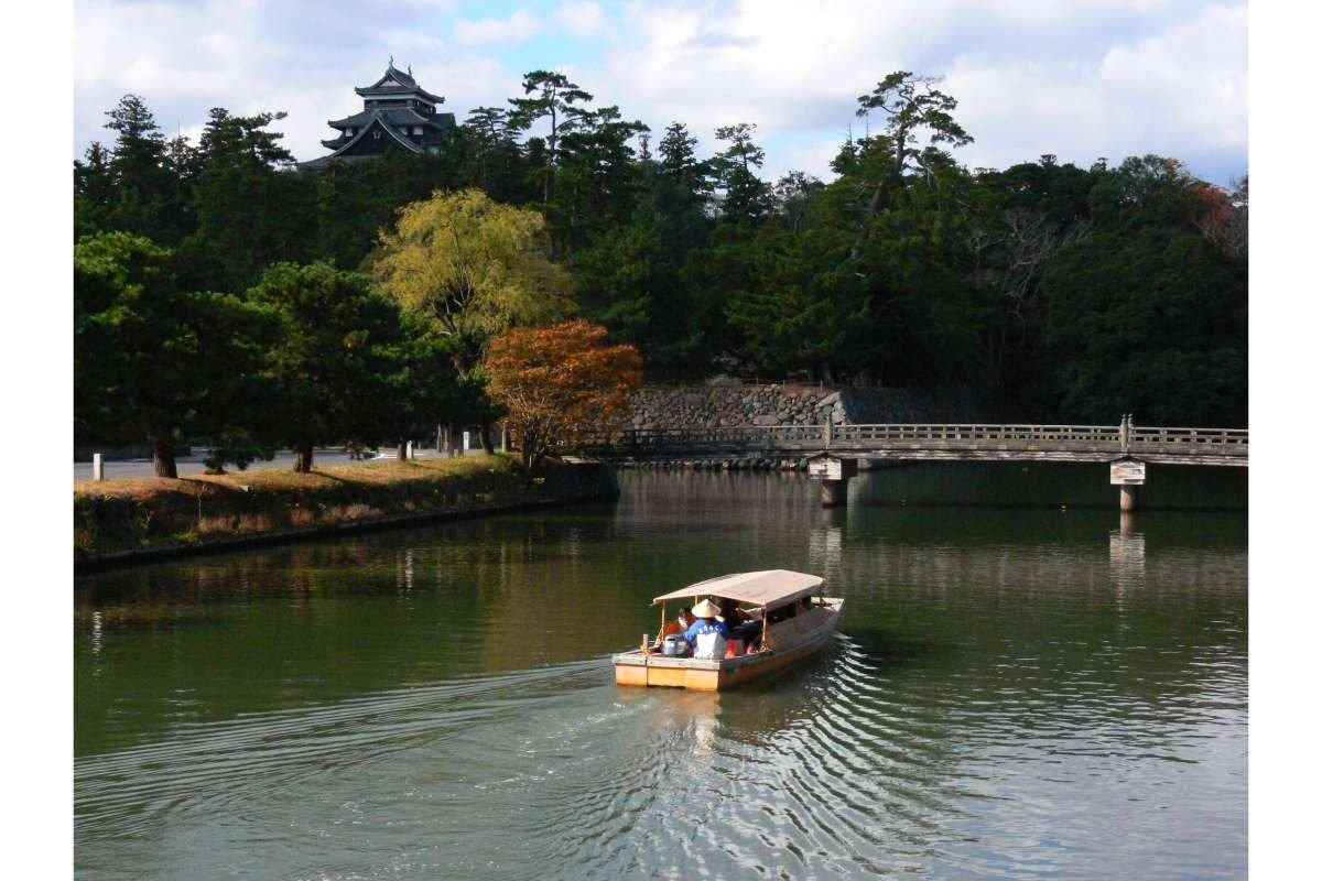 船に揺られながら城下町・松江を堪能できます