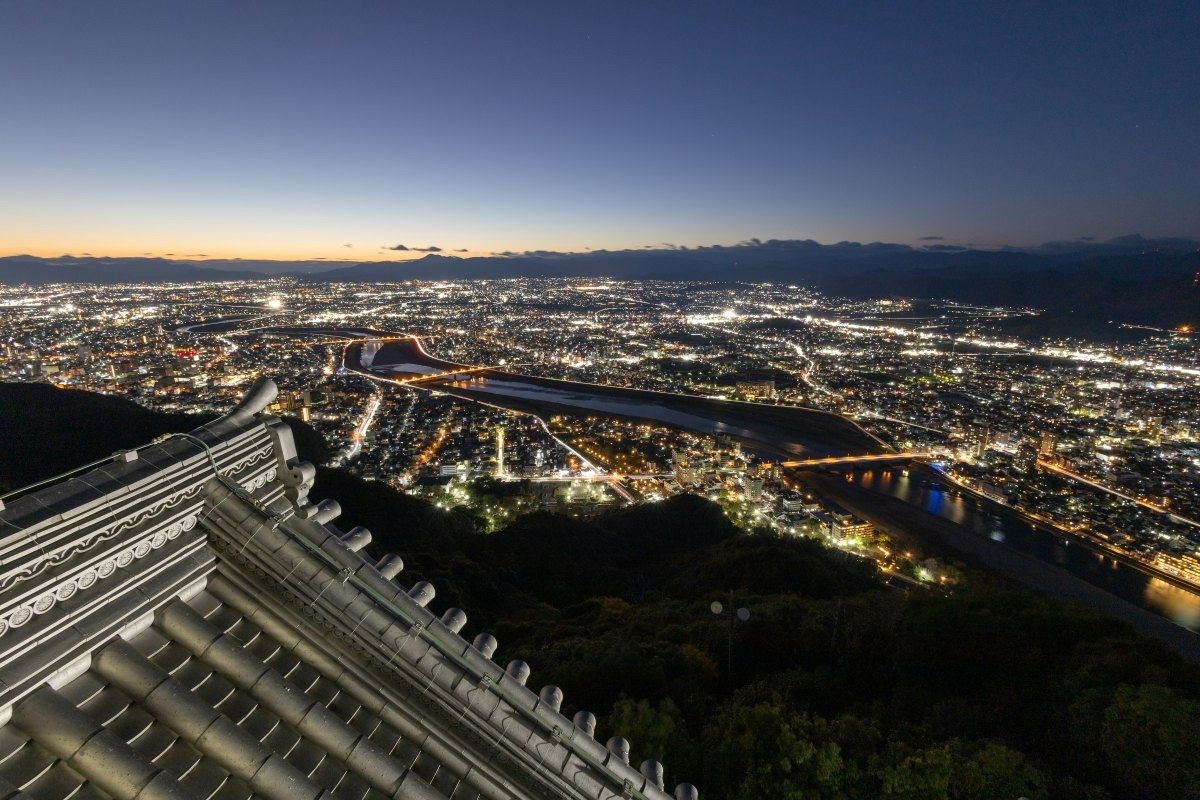 長良川の雄大な流れが続く西側の眺め　写真／岐阜市