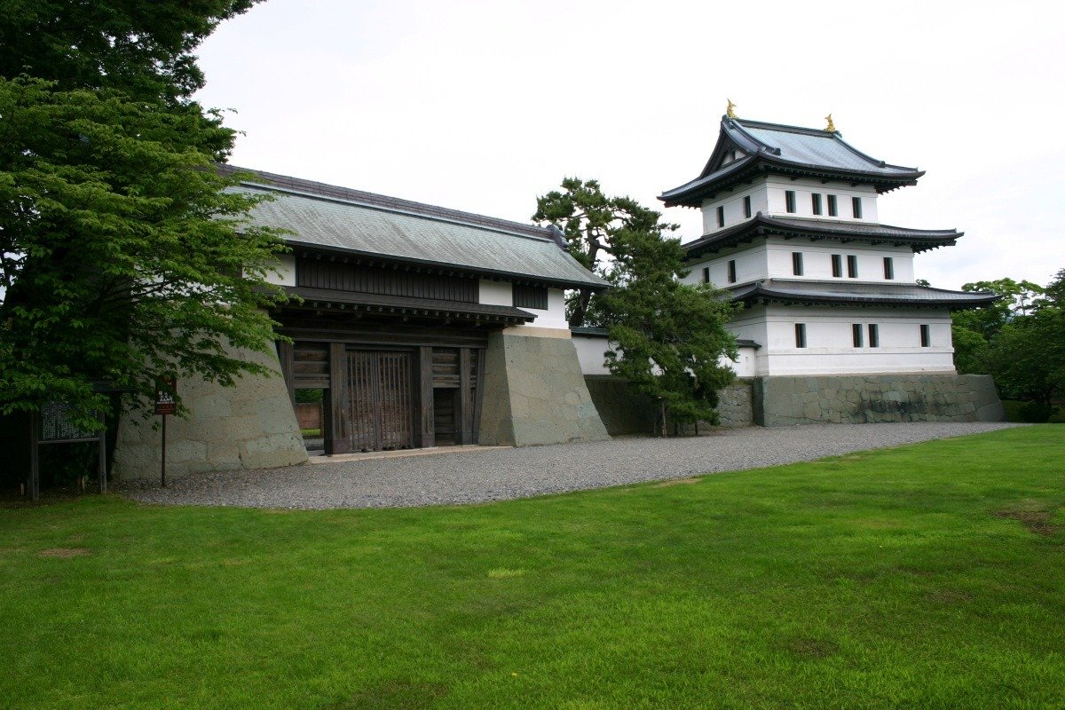天守閣と幕末当時の門が現存する本丸御門