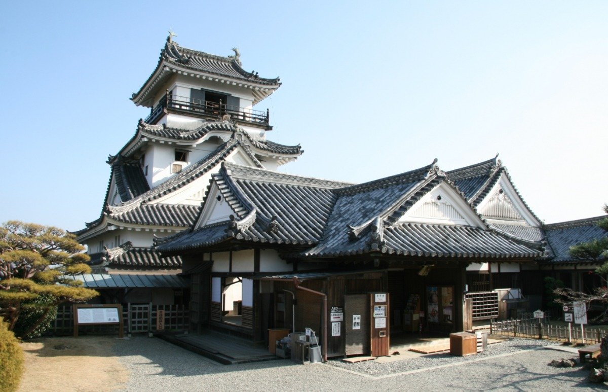 天守と本丸御殿が現存する名城です