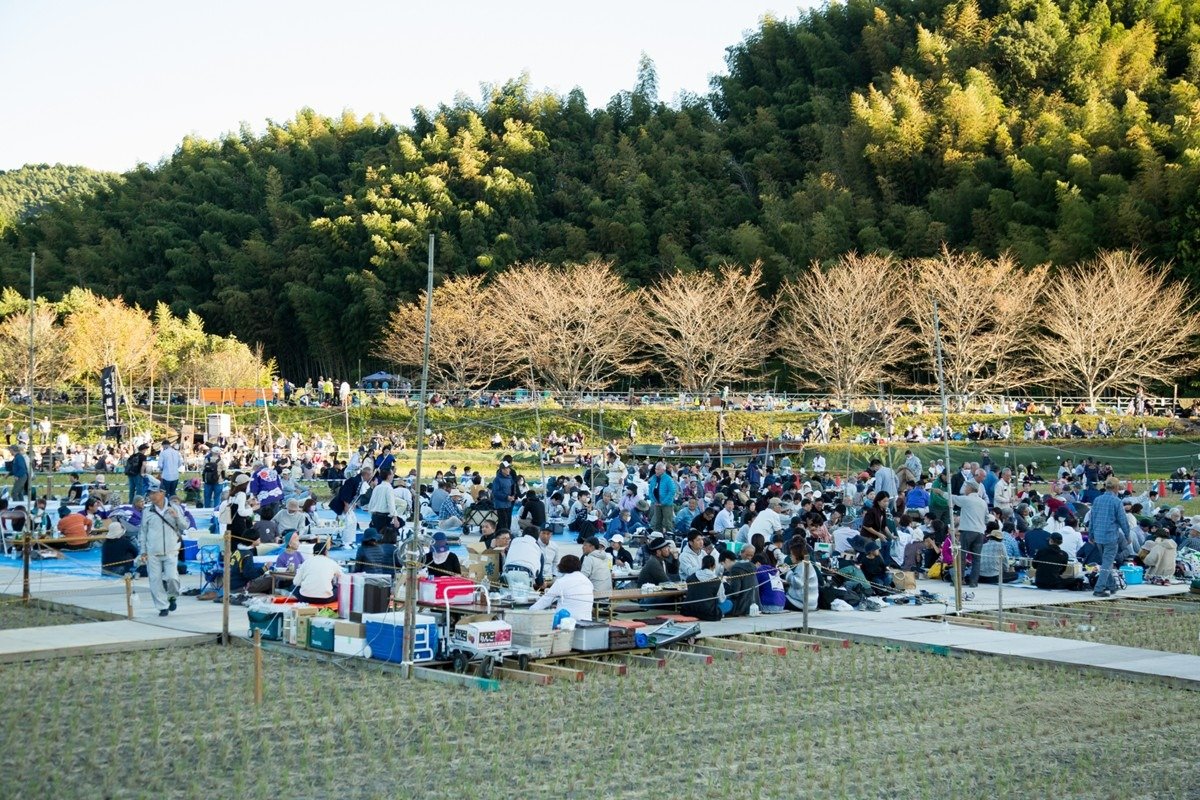 打ち上げに成功すると観客と一緒に万歳することも