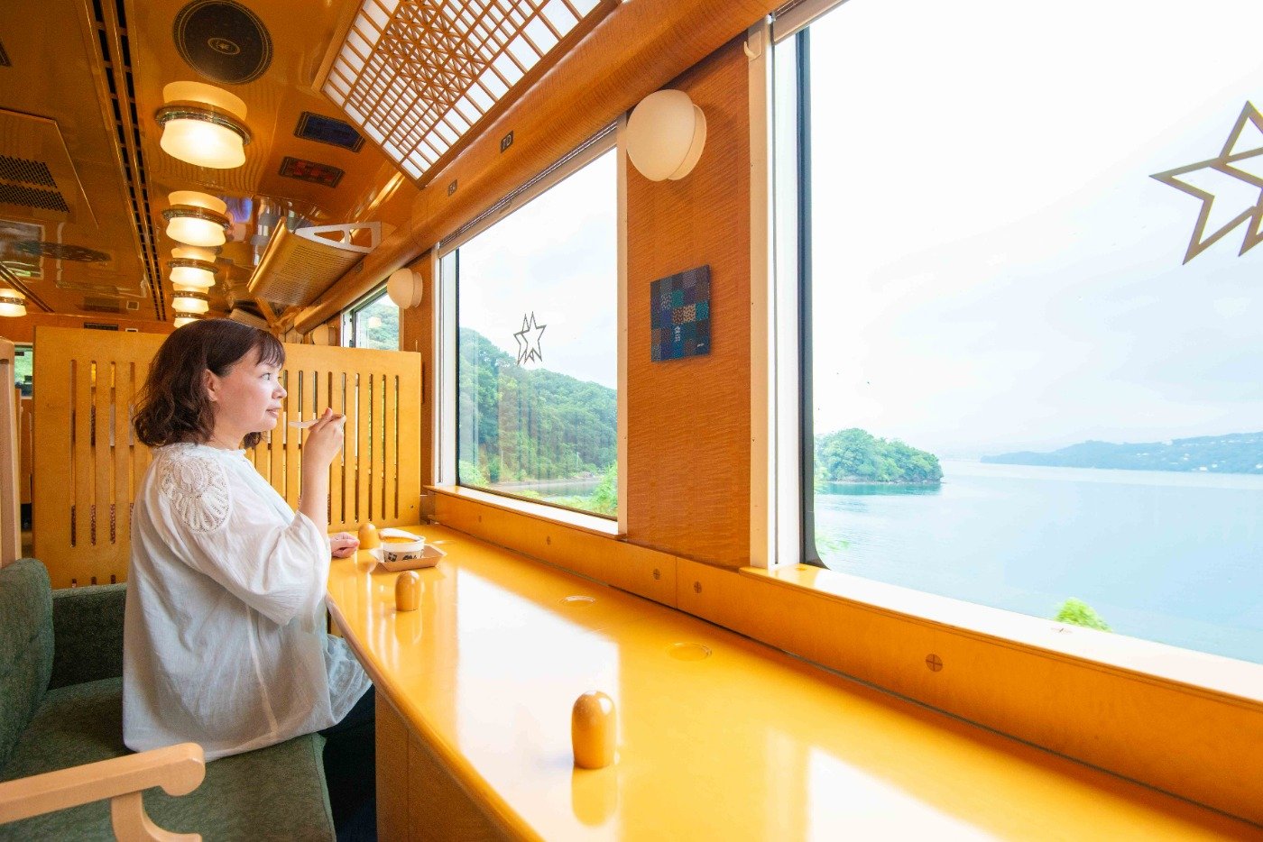 風光明媚(めいび)な大村湾を眺めながら至福のひとときを