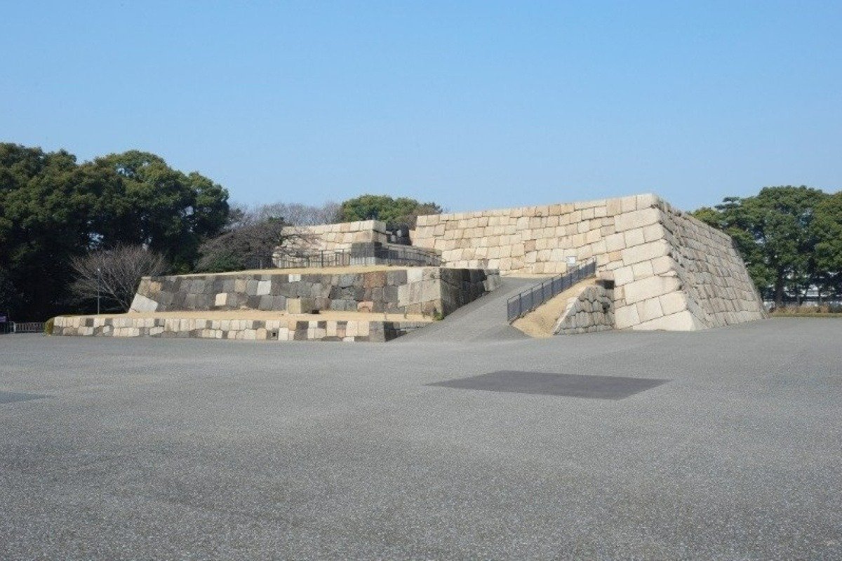 天守はありませんが巨大な天守台に上ることができます